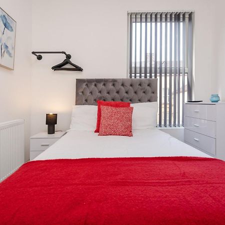 Huge 4 Bedroom Ensuite-Liverpool-Parking Экстерьер фото