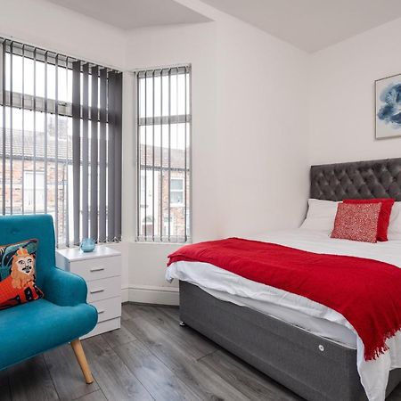 Huge 4 Bedroom Ensuite-Liverpool-Parking Экстерьер фото