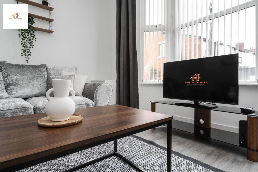 Huge 4 Bedroom Ensuite-Liverpool-Parking Экстерьер фото