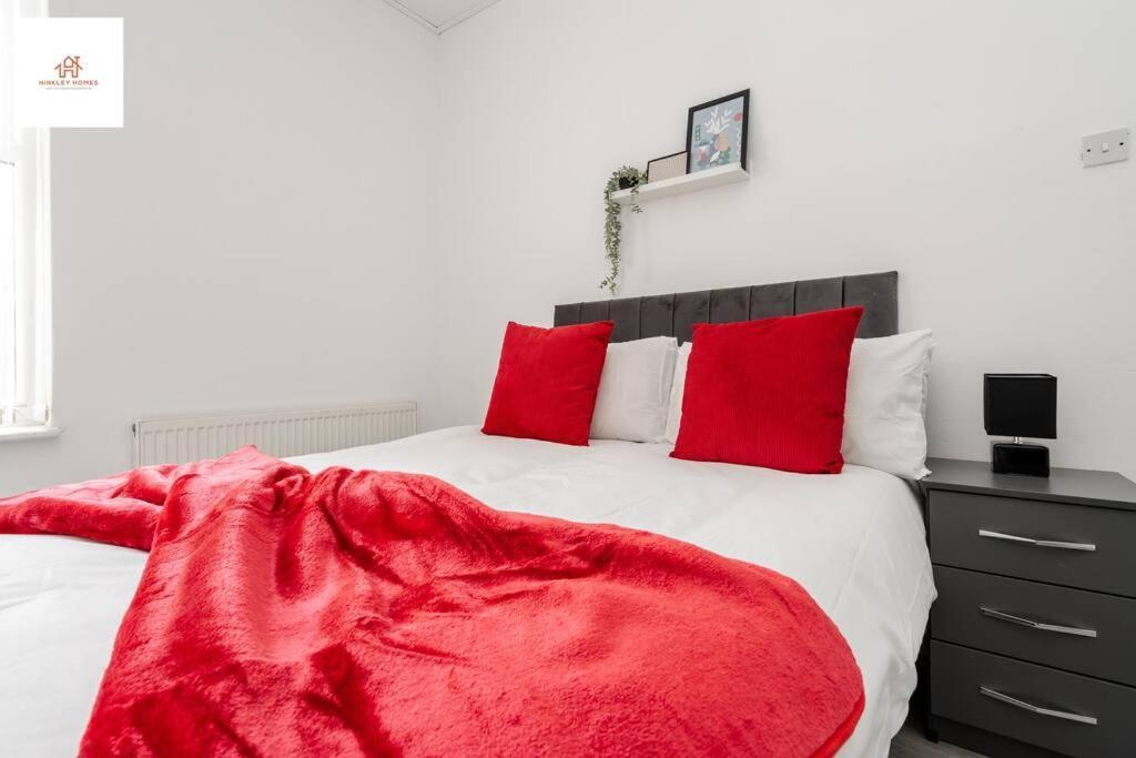 Huge 4 Bedroom Ensuite-Liverpool-Parking Экстерьер фото