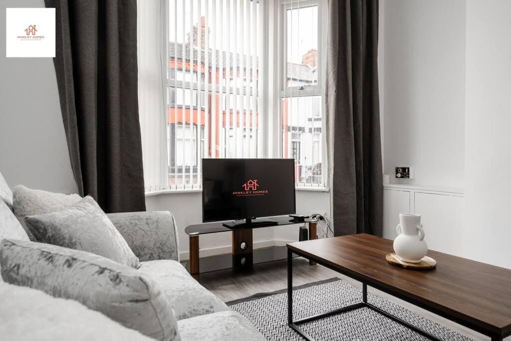 Huge 4 Bedroom Ensuite-Liverpool-Parking Экстерьер фото