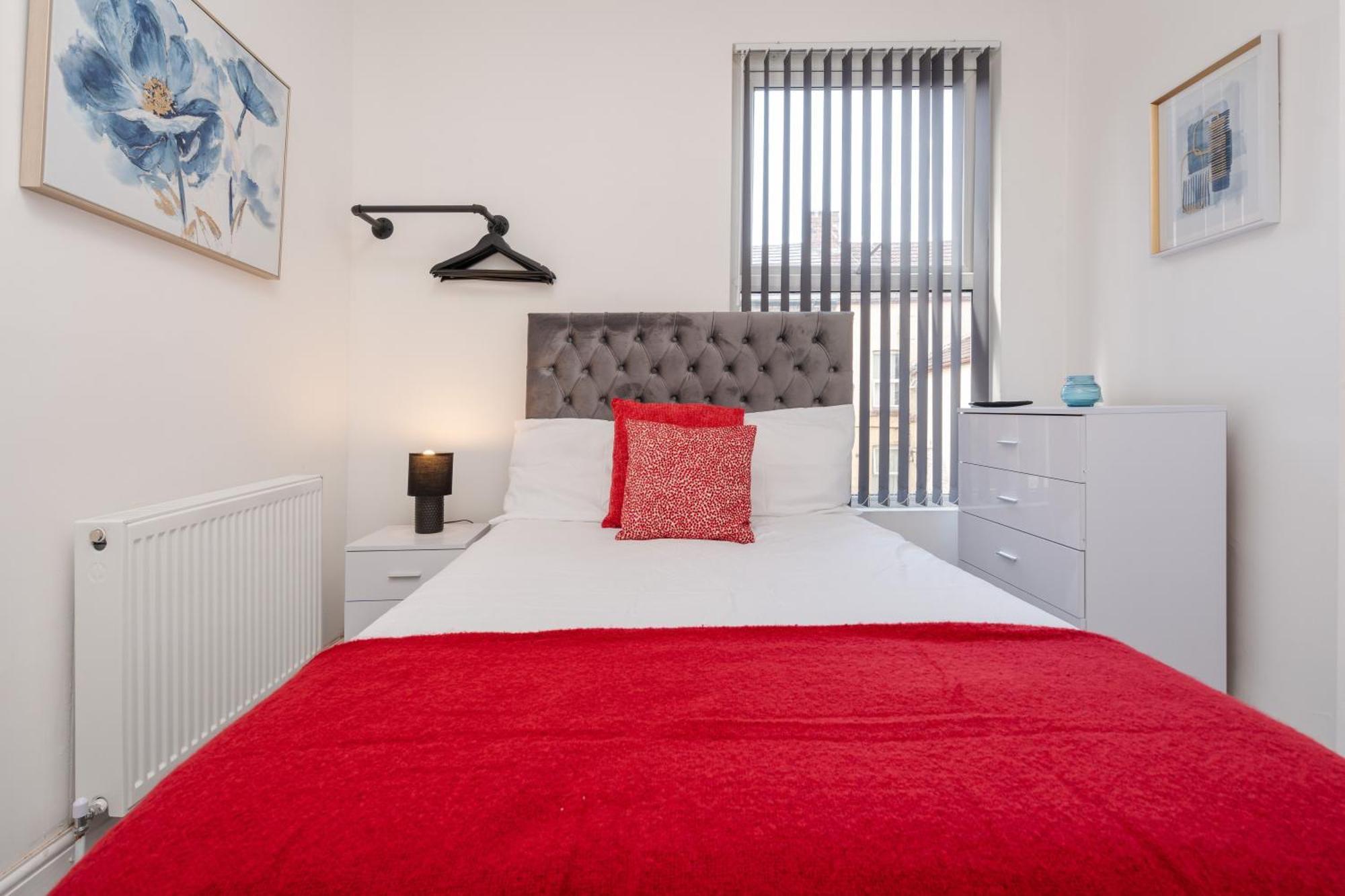 Huge 4 Bedroom Ensuite-Liverpool-Parking Экстерьер фото