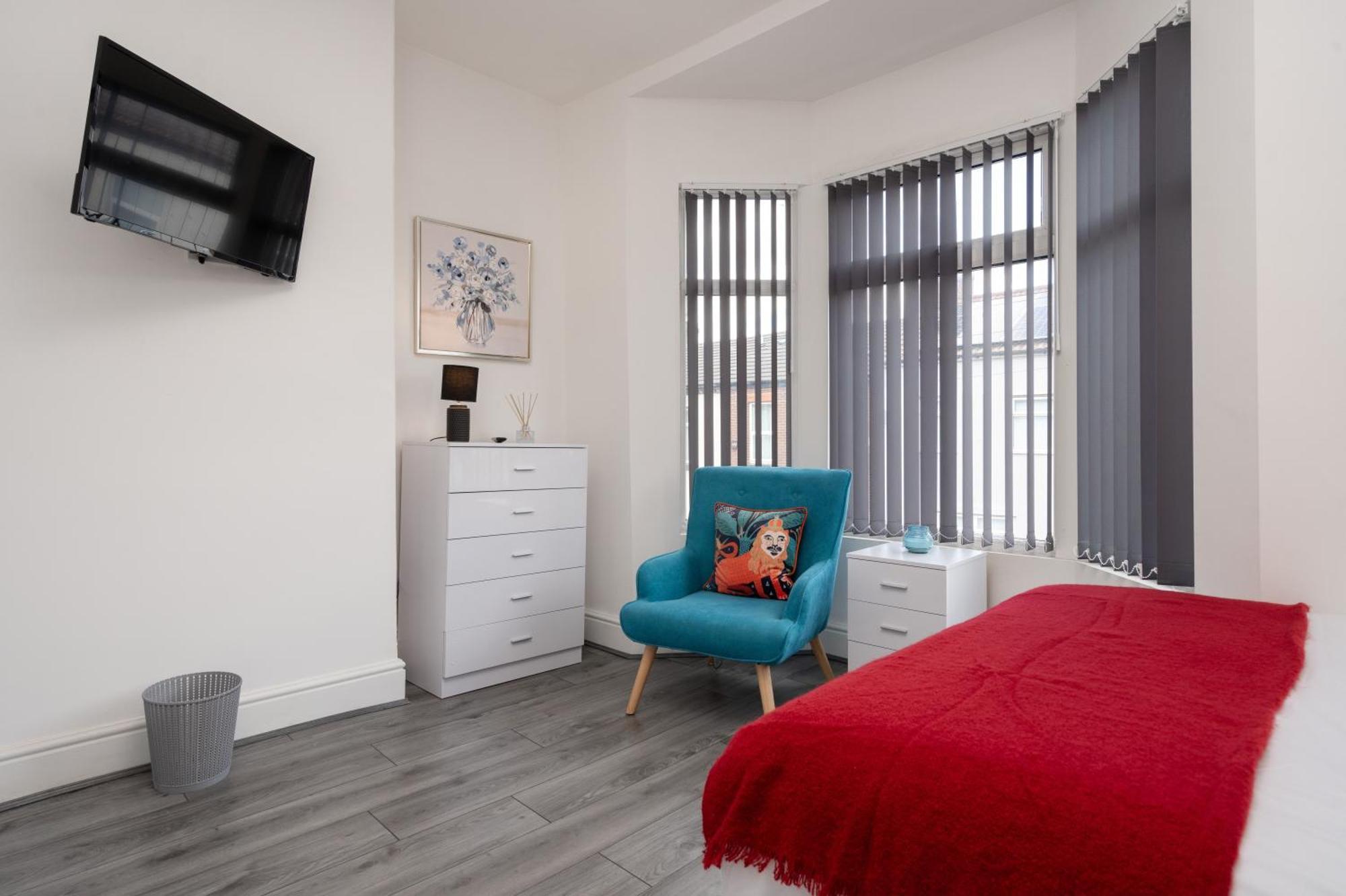 Huge 4 Bedroom Ensuite-Liverpool-Parking Экстерьер фото