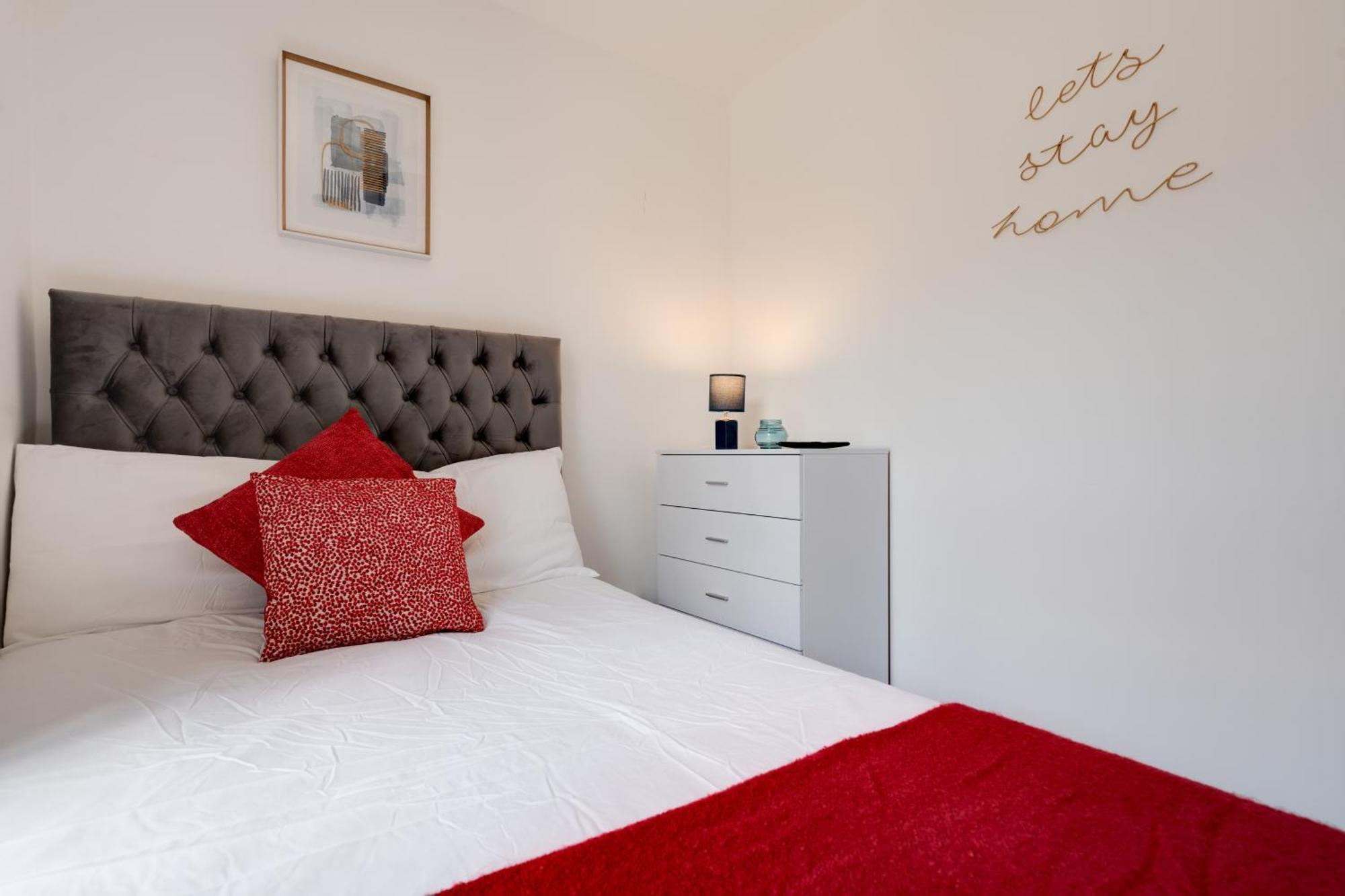 Huge 4 Bedroom Ensuite-Liverpool-Parking Экстерьер фото